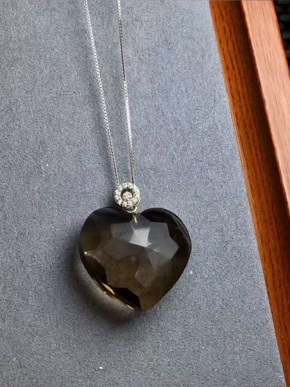 moving sale 💕 - heart shaped crystal pendant necklace